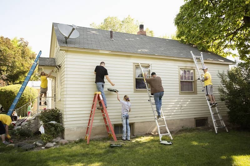 People painting house-cm