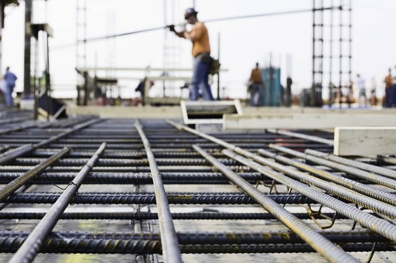 Ironworker prepping rebar for poued concrete floor-cm